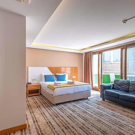 Bulvar Hotel 3*